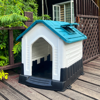 Offre Spéciale : Niche d'extérieur moderne et luxueuse pour chiens de petite à moyenne taille, avec sol surélevé, fenêtre et toilettes, en plastique robuste.