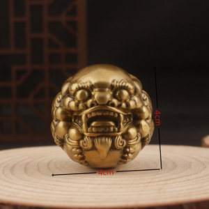 Bola Antiestrés Pixiu de Latón Puro Sólido Tallada a Mano, Adorno Artesanal de Estilo Chino, Color Nogal - Product Image 4