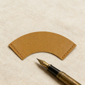 Marque-<span class=keywords><strong>page</strong></span> minimaliste en cuir PU en forme de croissant, étiquettes de lecture portables pour carnet, clip de <span class=keywords><strong>page</strong></span> d'angle de livre - Product Image 5