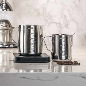 Taza graduada para arte latte L-BEANS de 600cc de acero inoxidable con escala para preparar café - Product Image 5