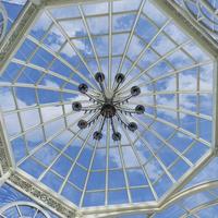 Serre de jardin préfabriquée moderne en verre avec structure en aluminium et verre double trempé Low-E, toit à pignon écologique