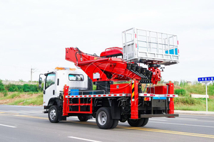 Camión con Plataforma Elevadora Telescópica ISUZU de 31m/33m, Plataforma de Trabajo Aérea de Brazo Recto para Mantenimiento de Alumbrado Público - Product Image 3