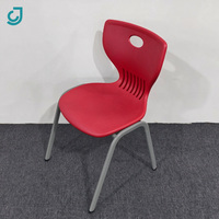 Chaise d'école empilable en plastique, légère, avec pieds en métal, durable, pour salle de classe, formation et bureau - Offre Spéciale