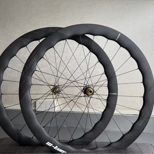 ชุดล้อจักรยานเสือหมอบคาร์บอนไฟเบอร์ขอบล้อเวฟสีดำด้าน ขนาด 45-50 มม. พร้อมดิสก์เบรก ขนาด 700C สำหรับประกอบเอง - Product Image 4