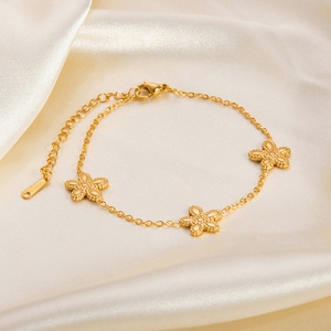 สร้อยข้อมือสแตนเลสทรงหัวใจทันสมัยสำหรับผู้หญิง ทำด้วยมือ เรียบง่าย ชุบทอง 18K เหมาะสำหรับวันครบรอบ - Product Image 3