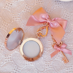Flower Knows Bunny Garden Rossetto Crema con Ciondolo Orologio, Accessori Carini Idratanti per Ragazze, Cura Labbra Illuminante e Antirughe - Product Image 1