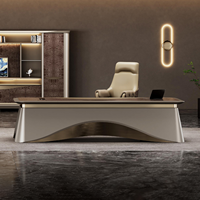 Bureau de direction de luxe en bois massif avec finitions dorées, design royal, pour mobilier de bureau au Moyen-Orient