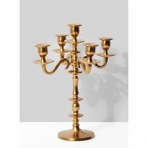 Candélabre en métal finition bronze antique adapté à la décoration classique de la maison ou au style de décoration d'événement de cérémonie de mariage - Product Image 1