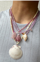 Collier de perles faites à la main avec des coquillages naturels et des pierres de turquoise. Fabriqué en acier inoxydable. Non-fading.