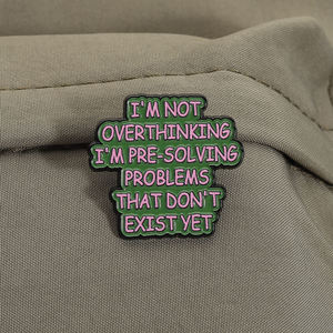 Значок-брошь «Я слишком много думаю» с эмалью, забавная цитата, нагрудный значок, украшение для поддержки психического здоровья, подарки для друзей, оптом - Product Image 3