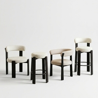 Luxuriöser Hochhocker für Esszimmer und Wohnzimmer Metallrahmen Eisen-Hochstuhl mit Lammfell Barhocker Elegantes Möbelstück