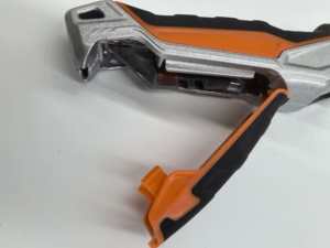 Coltello Elettrico Industriale REEKE per Lavori Pesanti, Lama in Acciaio Inox con Bordo Seghettato, 4 Lame, Lunghezza 610mm, Pulsante di Azionamento - Product Image 2