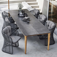 Ensemble de salle à manger d'extérieur moderne et minimaliste en rotin PE tressé à la main en forme d'heure de prière, trois pièces, avec structure en aluminium, résistant à l'eau