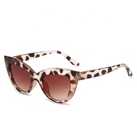 Lunettes de soleil de haute qualité, bon marché, en plastique, forme œil de chat, mode rétro, UV400, lunettes de soleil vintage noires pour femmes