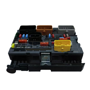 Boîtier à fusibles Peugeot Citroën 9807028780 pour 307 308 407 408 C4 Pièce de rechange - Product Image 4