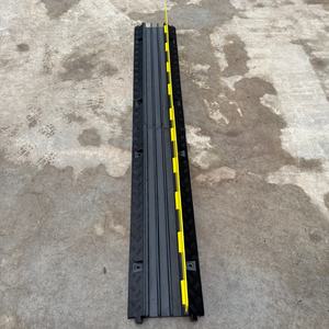 ตัวป้องกันสายเคเบิลยางคุณภาพสูง 3 ช่อง สำหรับป้องกันสายไฟในงานคอนเสิร์ต - Product Image 5