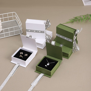 Boîte de rangement magnétique pour bijoux, vente en gros de boîtes à bijoux avec ruban, boîte à bijoux minimaliste haut de gamme personnalisée - Product Image 4
