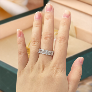 Anillo de Mujer de Joyería Fina Starsgem, Anillo de Eternidad con Moissanita Corte Esmeralda de 3*5 mm, DEF, Oro de 10k y 14k - Product Image 1