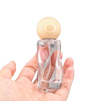 Bouteille de parfum vide en verre de 30ml en forme de vague au design unique, bouteille en verre rechargeable à brume fine pour huile essentielle cosmétique