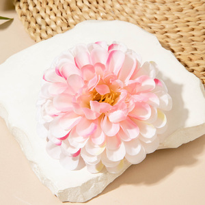 Pinzas de Pelo con Flores Grandes para Mujeres y Niñas, Pinzas de Garra con Agarre Fuerte Antideslizantes, Accesorios para el Cabello con Flor Roja Grande para Primavera y Verano - Product Image 2