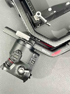 Stabilisateur de cardan d'occasion Ronin RS 4 Pro Combo, capacité de charge utile de 4,5 kg, écran OLED de 1,8 pouces, autonomie de 13 heures pour V5.1 - Product Image 2