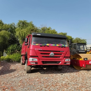 ขายร้อนใช้ Sinotruck Howo รถบรรทุกรถแทรกเตอร์6x4 - Product Image 3