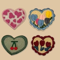 Patchs brodés mignons en tissu sergé motif cœur, thermocollants pour coques de téléphone et sacs, design floral coloré, tailles personnalisées