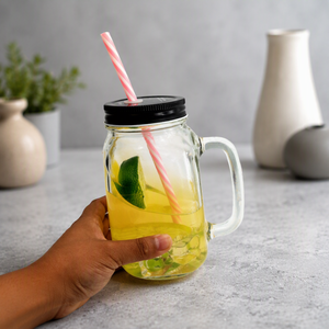<span class=keywords><strong>Verre</strong></span> Mason en gros pour la maison avec poignée latérale et couvercle métallique perforé – <span class=keywords><strong>Verre</strong></span> réutilisable pour jus, lait, boissons et <span class=keywords><strong>eau</strong></span> - Product Image 1