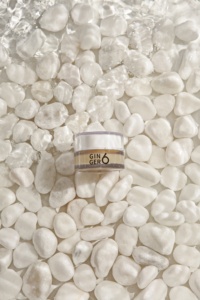 Vegan GINGER6 Crème d'Eau Active avec Peptides d'Extrait de Gingembre Acide Hyaluronique-Hydratation en Profondeur et Formule Éclaircissante - Product Image 2