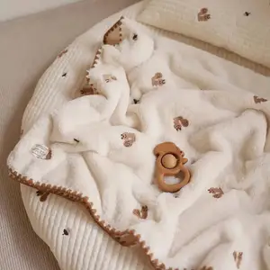 批发婴儿床上用品毛毯新生儿有机100% 棉儿童冬熊被子