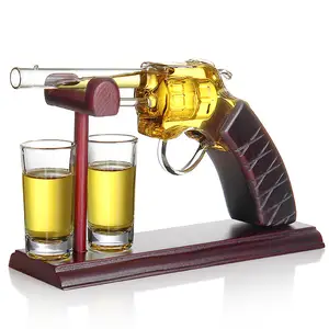 Penjualan terlaris whiskey decanter set Revolver botol kaca decanter wadah kaca pistol decanter ak 47 senjata berbentuk botol kaca