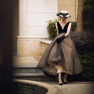 Retro Wedding Dress Black V-Neck A-Line Natural Waist Vintage Style For Studio Travel Photography - Product Image 1