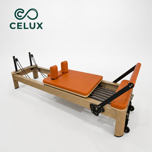 Appareil de Pilates <span class=keywords><strong>Reformer</strong></span> en bois de chêne avec barre de repose-pieds, roues silencieuses, revêtement en cuir microfibre, pour studio et usage domestique, certifié CE pour les marchés australien et américain - Product Image 2