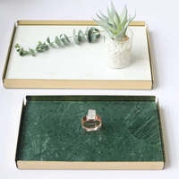 Plateau de Table basse à la mode Plateau décoratif élégant Rectangle Plateau de service en marbre vert avec support en or
