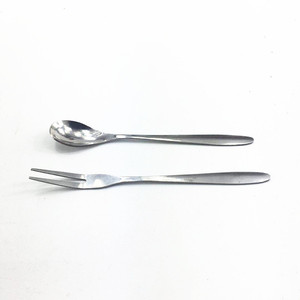 Tenedor de Frutas de Acero Inoxidable de Dos Puntas, Color Plateado, para Fiestas, Uso Infantil - Product Image 5