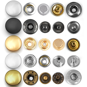 Bouton-pression décoratif en alliage de zinc plaqué, personnalisé, à quatre parties, avec logo gravé sur mesure, à dos plat, pour vêtements, à prix abordable - Product Image 2
