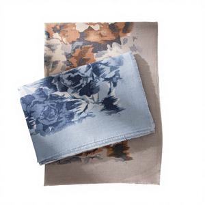 Bufanda con estampado de rosas de estilo étnico, chal artístico retro de imitación de cachemira para mujer, calentador de cuello cálido y moderno para invierno - Product Image 1