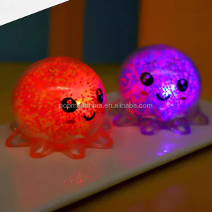 Jouets mignons en gros à presser : Pieuvre lumineuse à activation par la pression avec balle anti-stress en TPR – Jouets uniques pour le soulagement du stress - Product Image 4