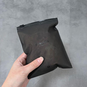 Mini-sacs noirs givrés avec fermeture éclair et logo personnalisé - Sacs en plastique semi-transparents à fermeture éclair pour bijoux et soins de la peau - Product Image 3