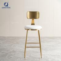 QIAN CHENG neue Rückenlehne Kunstleder Messing Metall gepolstert Barhocker Hochstuhl Tisch Set Lieferanten Luxus Club Silla Bar