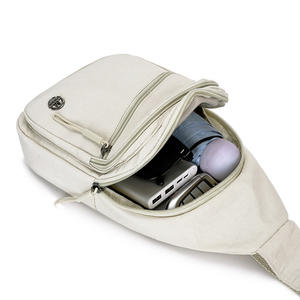 กระเป๋าคาดอกผู้หญิง Mascot สีน้ำตาล ผ้าไนลอนกันน้ำ พร้อมช่องซิปด้านหน้า ใช้ได้ทุกวัน คอลเลคชั่นฤดูใบไม้ผลิ 2025 - Product Image 3