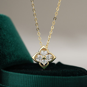 Pendentif trèfle en argent sterling 925 plaqué or 14 carats avec pendentif en moissanite trèfle à quatre feuilles pour femme mariage - Product Image 4