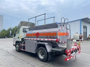 Camion-citerne Foton 4x2 de petite capacité pour le transport de carburant, d'huile, de diesel, d'essence, de GNC, de GPL à vendre - Product Image 5