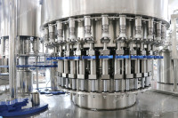 Ligne de production de machines d'embouteillage d'eau à petite échelle 2000BPH, ligne de remplissage et de bouchage d'eau pure, usine