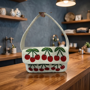 Bolso de Mano Tipo Clutch con Diseño de Cerezas y Cuentas Hechas a Mano, Cierre Magnético y Correa para el Hombro, Ecológico, Ideal para Fiestas - Product Image 3