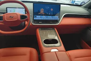 <span class=keywords><strong>Epi</strong></span> 008 210 Max EREV 2024 Usado, SUV de 6 Plazas, Gran Autonomía, Coche Familiar, Listo para Exportación, Negro sobre Naranja - Product Image 4