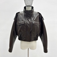 Veste en cuir courte décontractée pour femme, col montant et design épaulettes, marron foncé, veste en cuir personnalisée