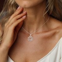 Elegante Collar Clásico con Colgante de Flor en Plata de Ley 925 con Baño de Rodio y Circonitas para Bodas, Compromisos y Fiestas