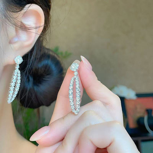 Nuevos y Opulentos Pendientes de Diamantes Cultivados en Laboratorio con Diseño de Gotas de Lluvia y Flecos, Oro Blanco de 18K, Versátiles, con Diamantes Incrustados, Refinados para Mujer - Product Image 4