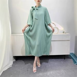 Модные Женские Элегантные платья высокого качества, Свободные плиссированные однотонные платья с воротником-шарфом, коллекция летних платьев для женщин - Product Image 1